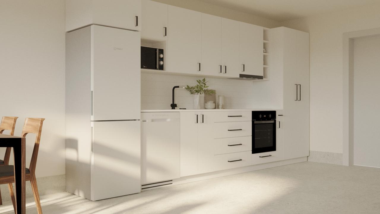 Modernt kök i LSS Nocken med vit inredning, kylskåp och spis.