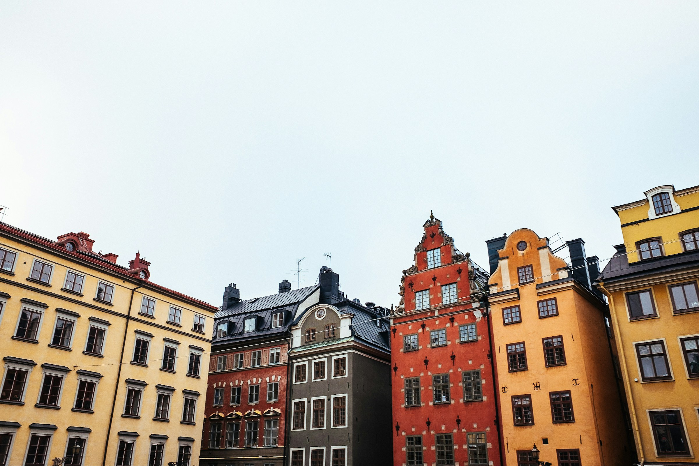ärgglada stadshus i klassisk svensk arkitektur, symbol för byggande och stadsutveckling i Sverige.